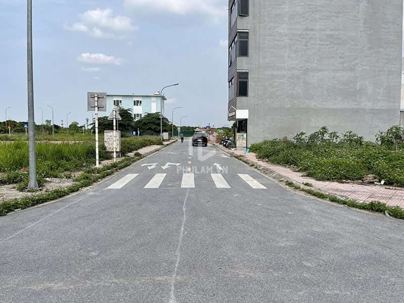 Chính chủ cần bán 68m2 đất đấu giá Phường Cự Khối. Đất hai mặt đường, gần hồ điều hòa