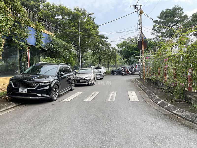 Chuyển vào Huế công tác bán nhà thô 3 tầng 267,2m2 khu NO06 KĐT mới Sài Đồng