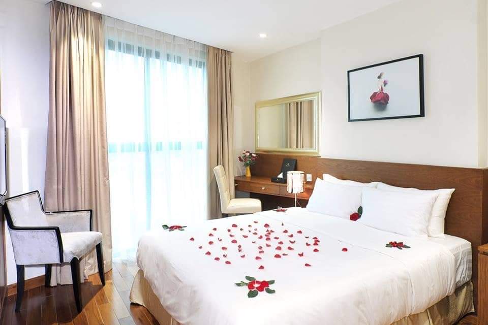 Bán khách sạn phố Trần Hưng Đạo, 8 tầng 18 phòng sang trọng, doanh thu đỉnh, giá 26 tỷ