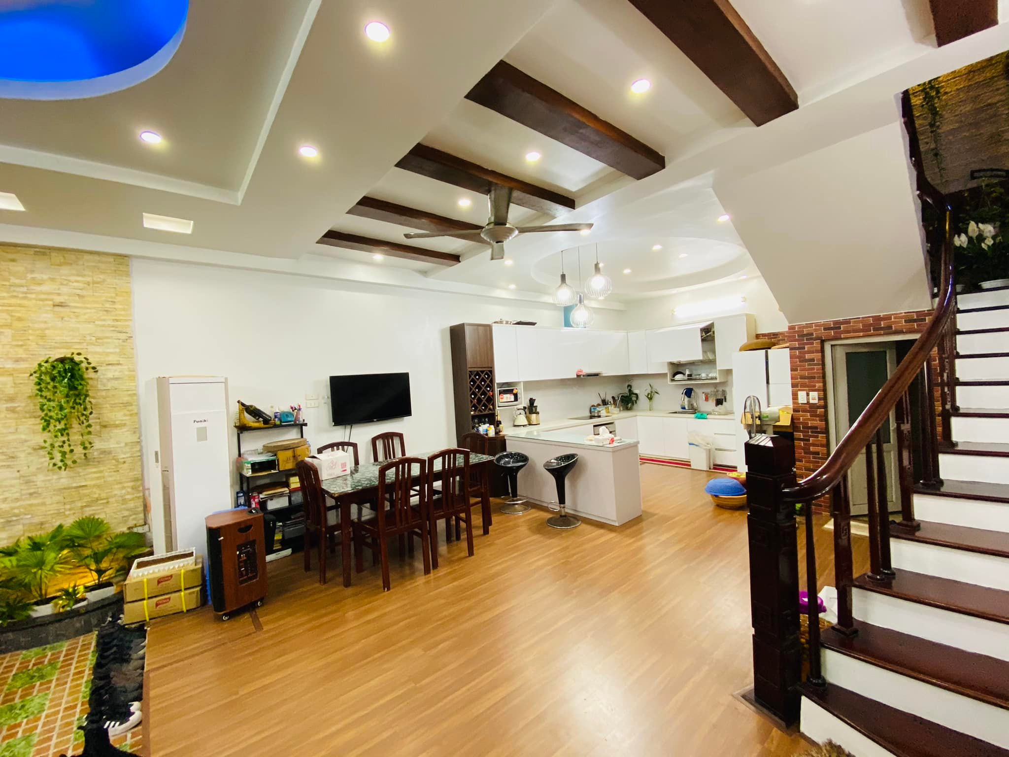 Cần Bán Gấp Nhà Thái Hà, Ô Tô Tránh, DT 65m2 Giá Chỉ 10 Tỷ, 2 Mặt Ngõ Trước sau