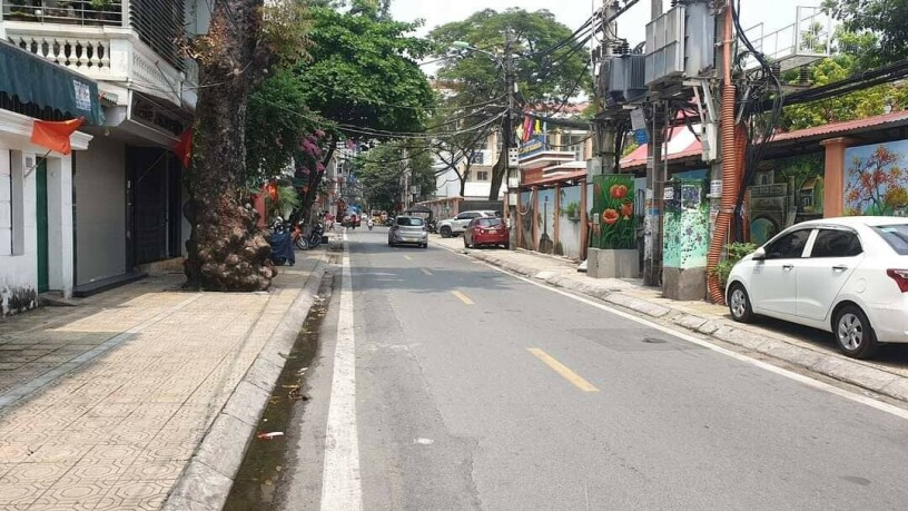 Yên Phụ, Ba Đình - 45m2 x 5 tầng - 20m ra đường ô tô - Vị trí trung tâm - Đầy đủ tiện nghi