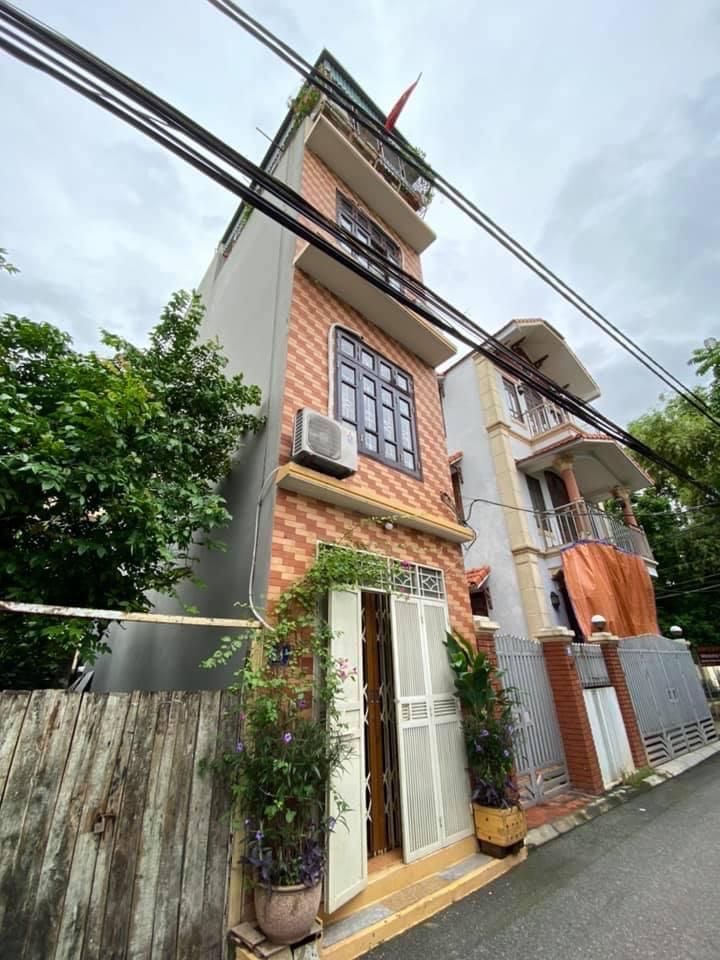 Nhà Đẹp 4 tầng- Ô TÔ đỗ cửa-Tại phố Bắc Cầu- giá 2,3 TỶ