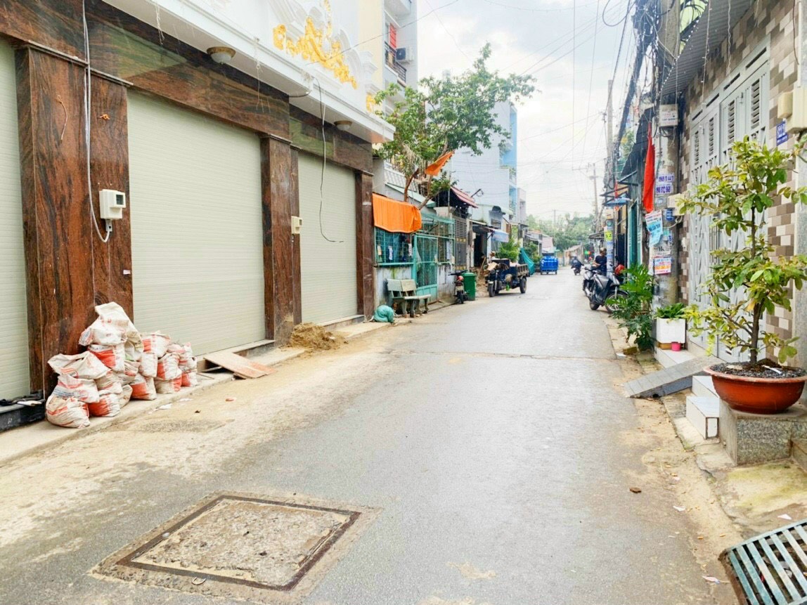 Bán nhà hẻm xe hơi Trường Chinh Quận 12 (4x22) gác lửng giá 4,8 tỷ đối diện BX An Sương