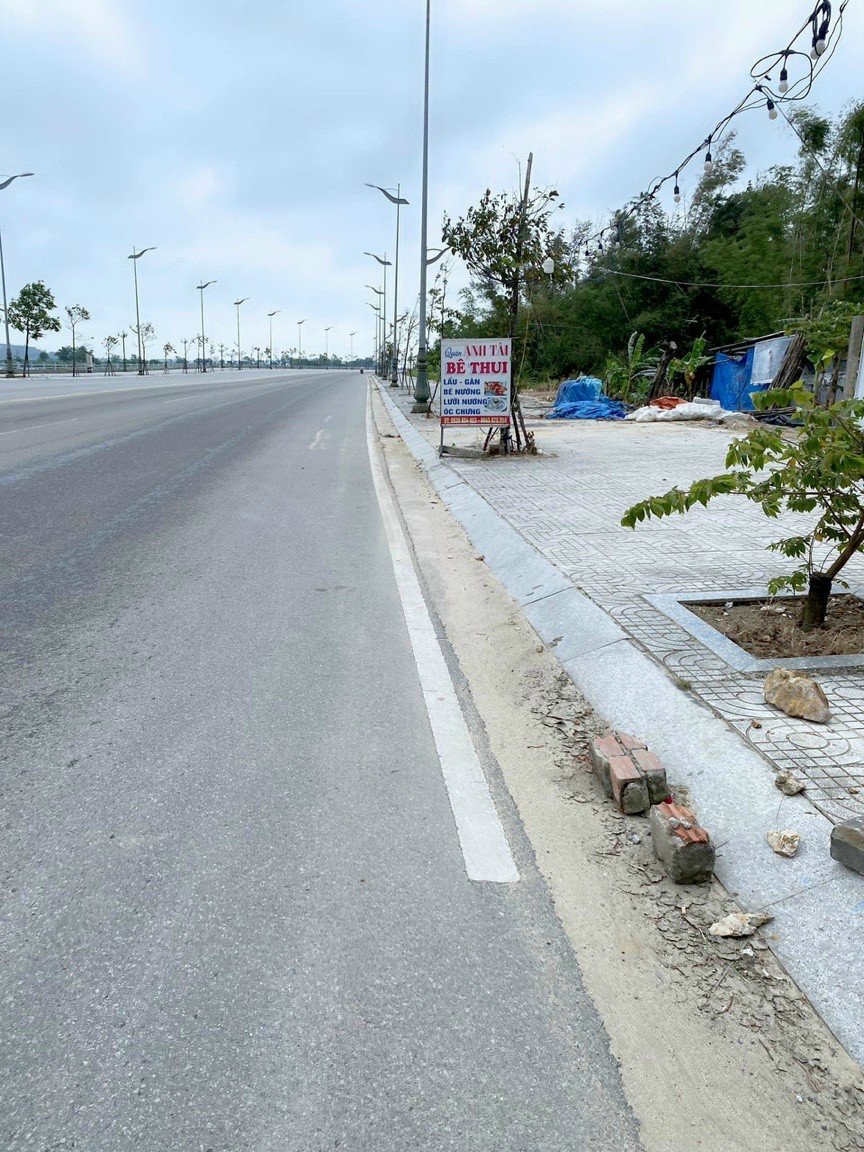 Kẹt tiền bán 600m2 đất Sổ hồng riêng ngay chợ Minh Hưng và KCN giá 650tr