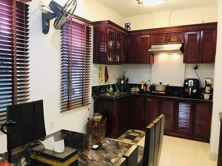 Bán nhà xinh phố Lê Lợi:Ngõ 389 Lê Lợi rộng ~4-5m; (Chu Văn An ngoặt lên ngã 4 Trại Lính tiện đường); ngõ nông 02