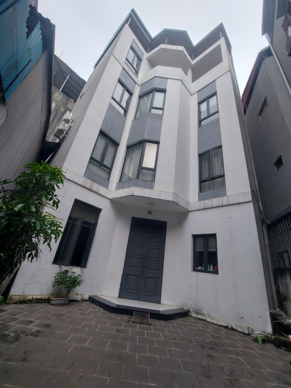 LÔ GÓC - NGÕ THÔNG TAM ĐA - KINH DOANH HOMESTAY- APARTMENT. THỤY KHUÊ , NHÀ 102M2, 4T, MT8M, GIÁ 9.5 TỶ.