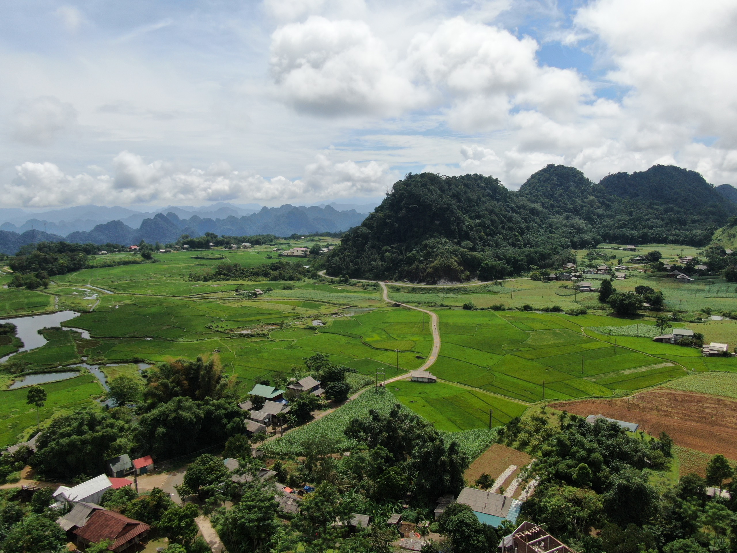 có siêu phẩm Mô tả: Diện tích 7500m có 350ont còn lại CLN tại Khan Hò- Mai Châu.