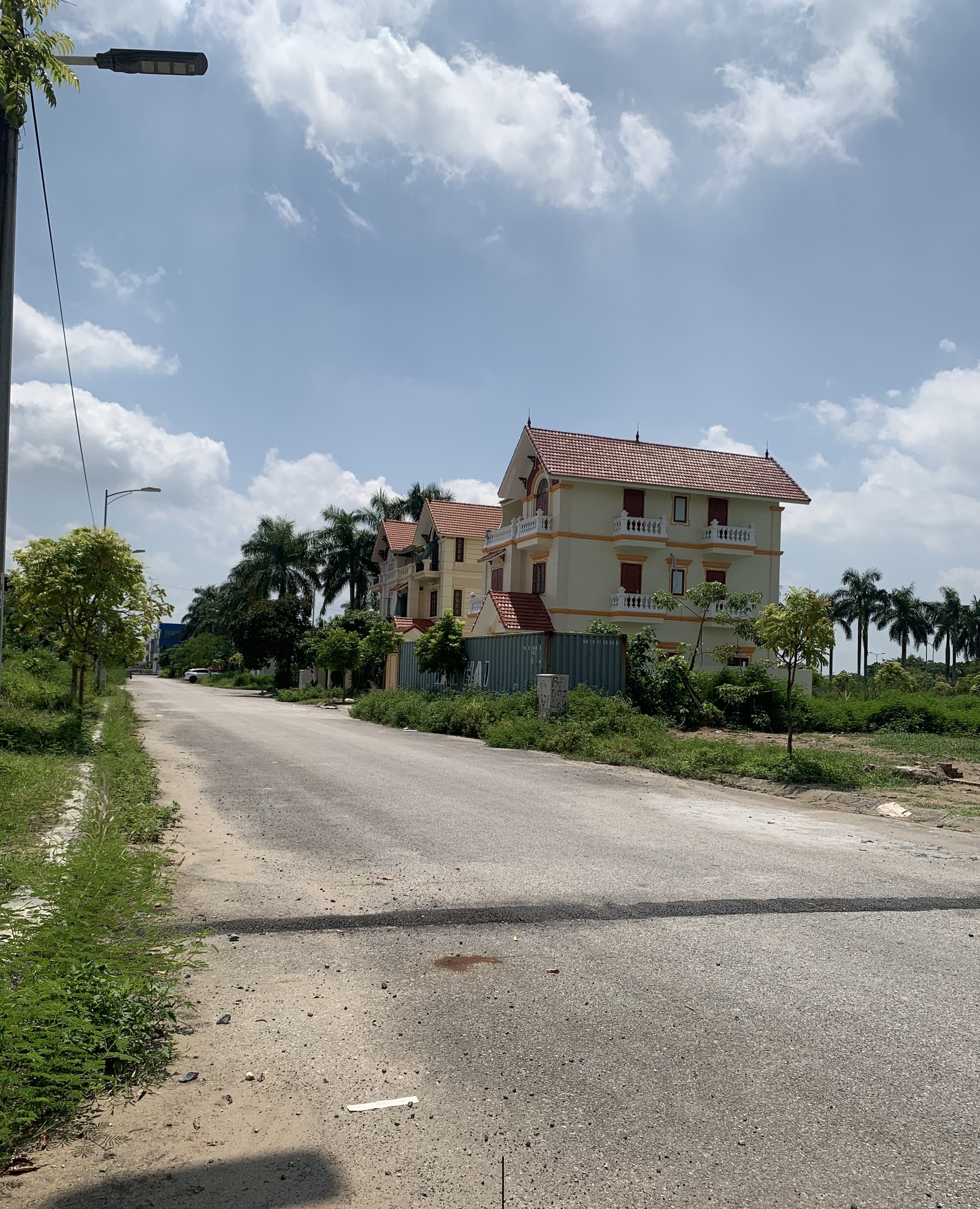 Bìa Đỏ 123m2 mặt đường 20m tại Anh Dũng7 Dương Kinh giá 2,x tỷ