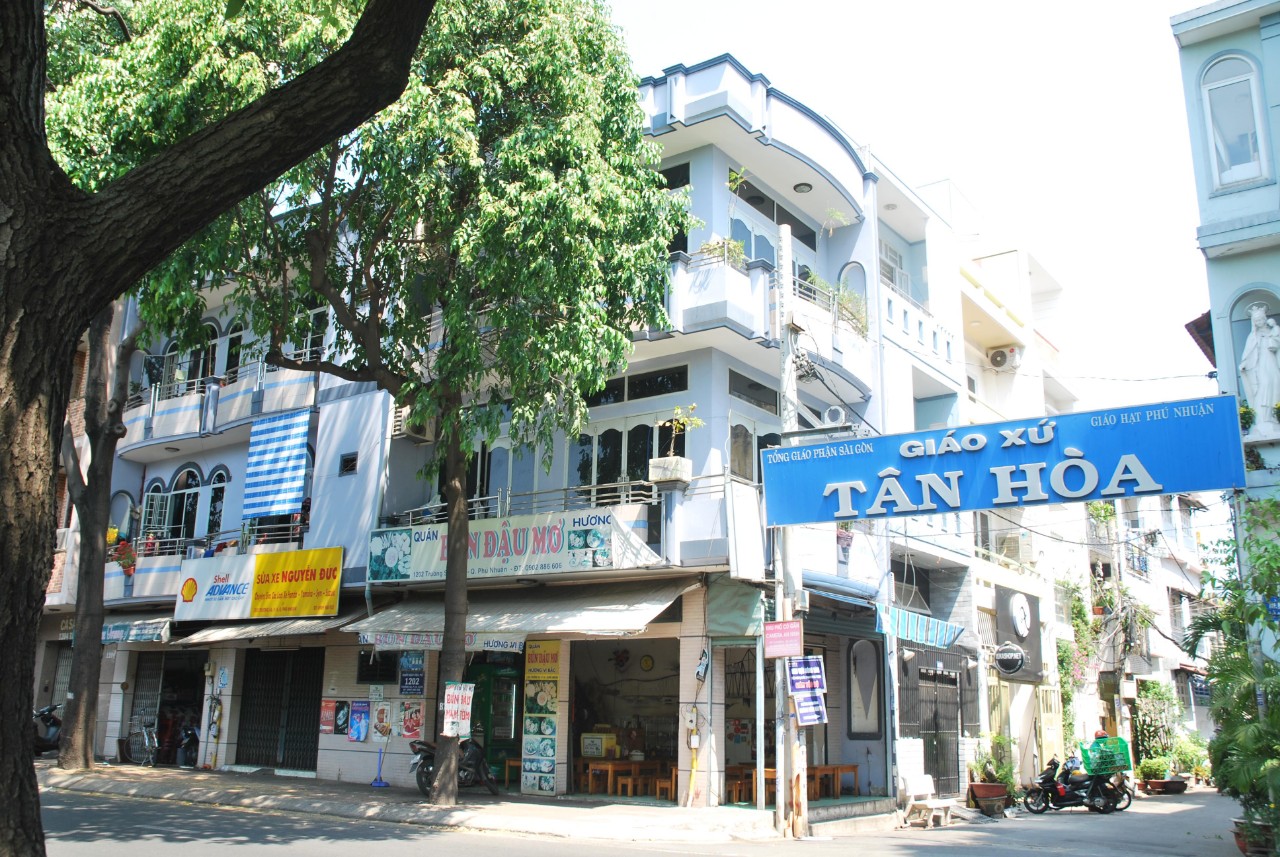 Bán căn nhà lô góc 2 mặt tiền đường Trường Sa, Phường 13, quận Phú Nhuận. 18x5m, 3 tầng