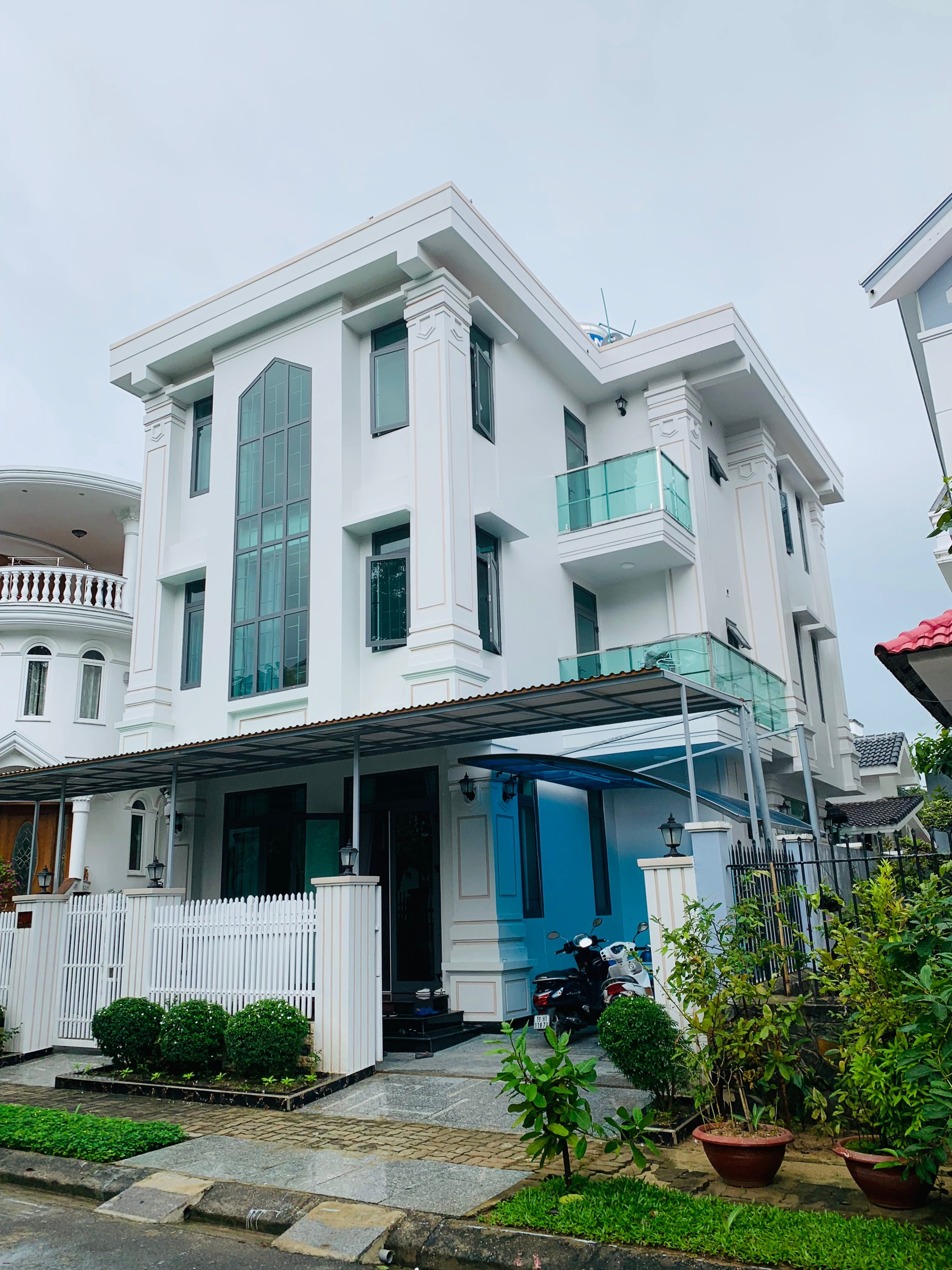 Bán gấp biệt thự KĐT Biển An Viên, Nha Trang full nội thất cao cấp 6pn, 6wc diện tích 180m2, ngang 12m