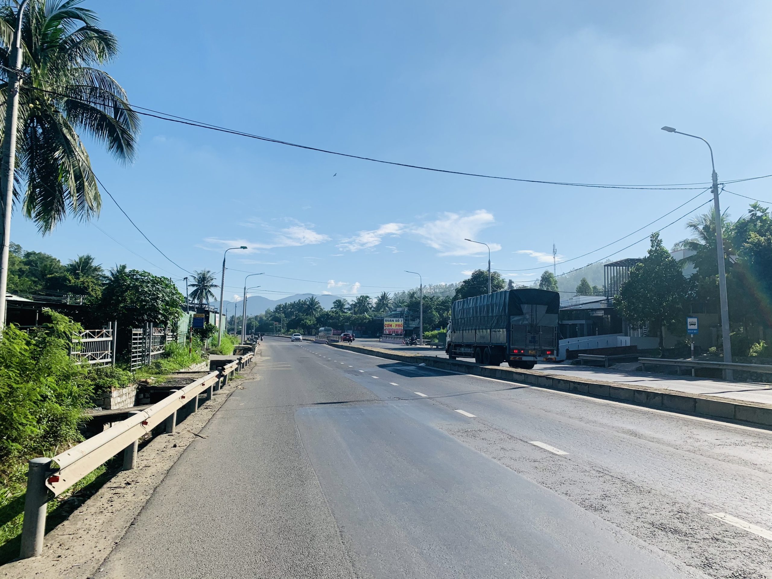 Cần tiền bán gấp 830m2 có 225m2 đất ở ngang 12m nở hậu 32m đất mặt tiền Quốc Lộ 1A, Thôn Lương Hoà, Xã Vĩnh Lương