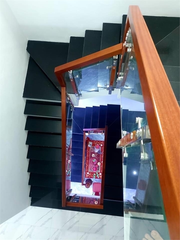 Nhỉnh 4 tỷ có NHÀ 3 Tầng, Ô tô đậu đỗ, Nở hậu phát Lộc, đường Lê Duẩn - tlcc