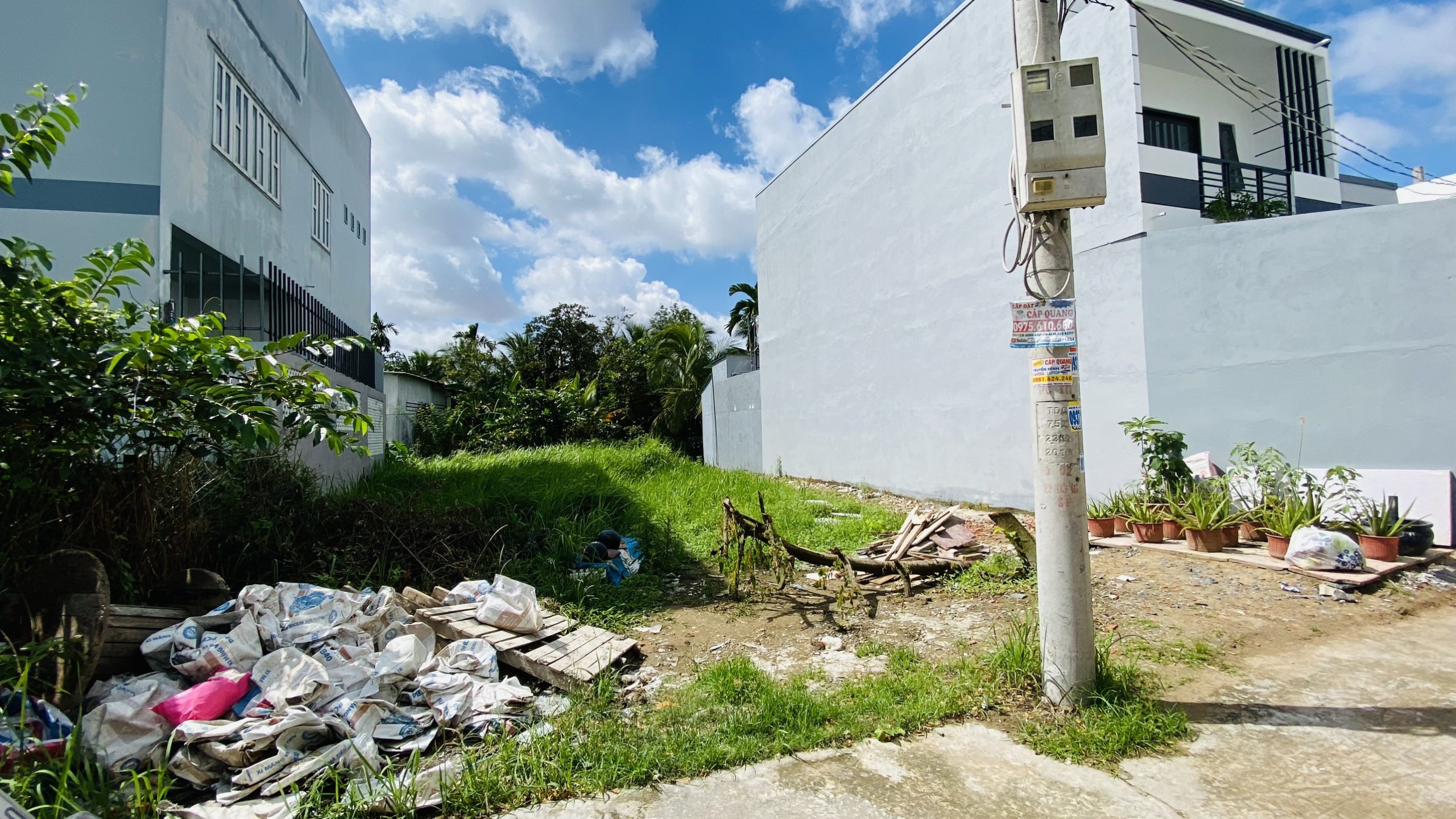 Đất thổ cư 2 mặt tiền cách QL50 50m, ôtô vào tới đất