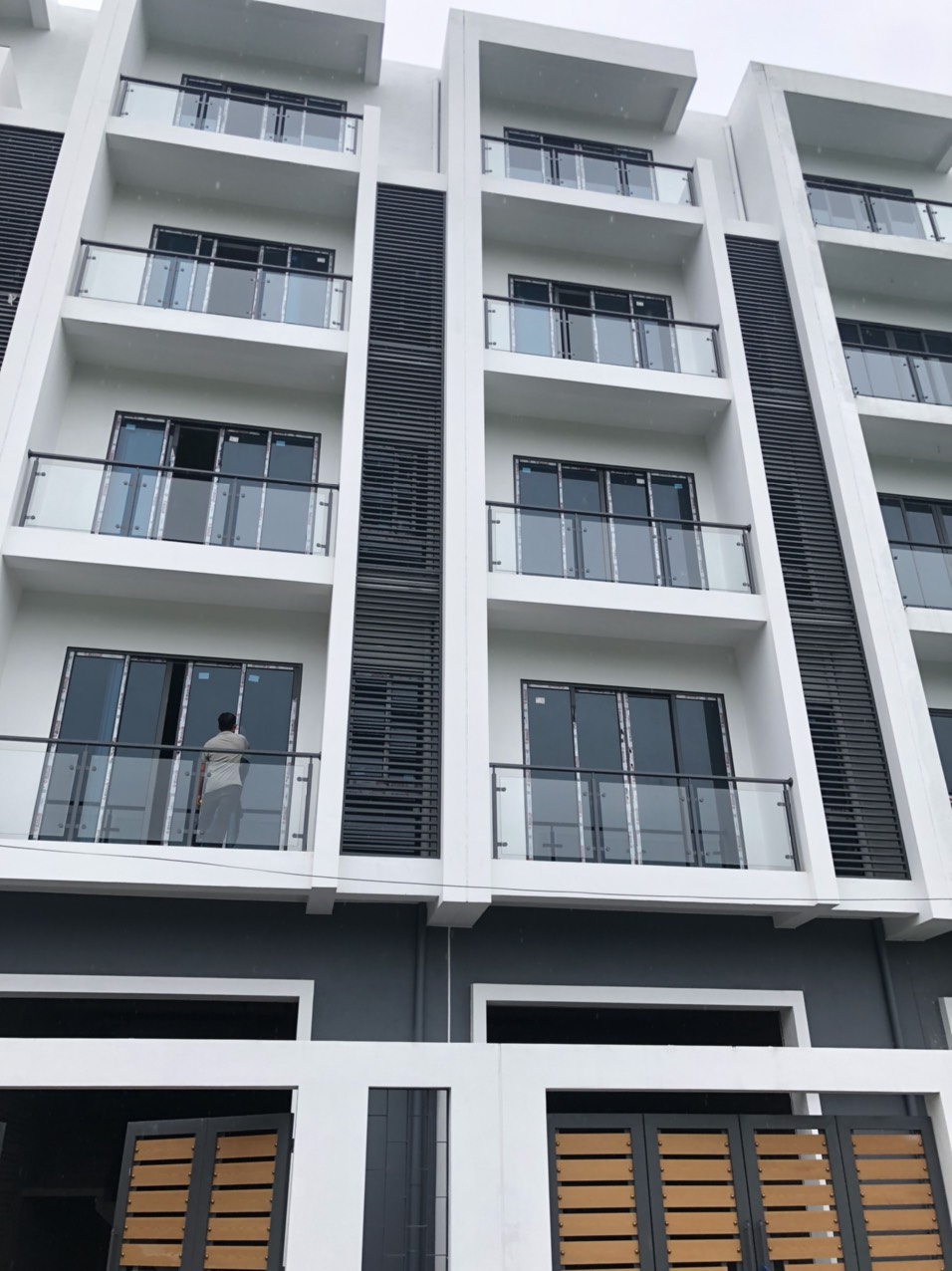 Bán Nhà Mặt Đ.Hoàng Quốc Việt. 5 Tầng x 85m. Thiết Kế 6PN+Thang máy