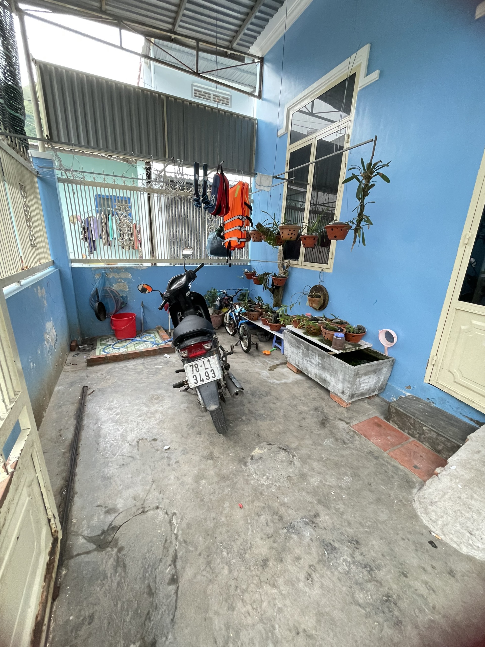 Bán đất tặng nhà 2 mặt hẻm oto sau chung cư Bình Phú, P. Vĩnh Hoà, Tp. Nha Trang