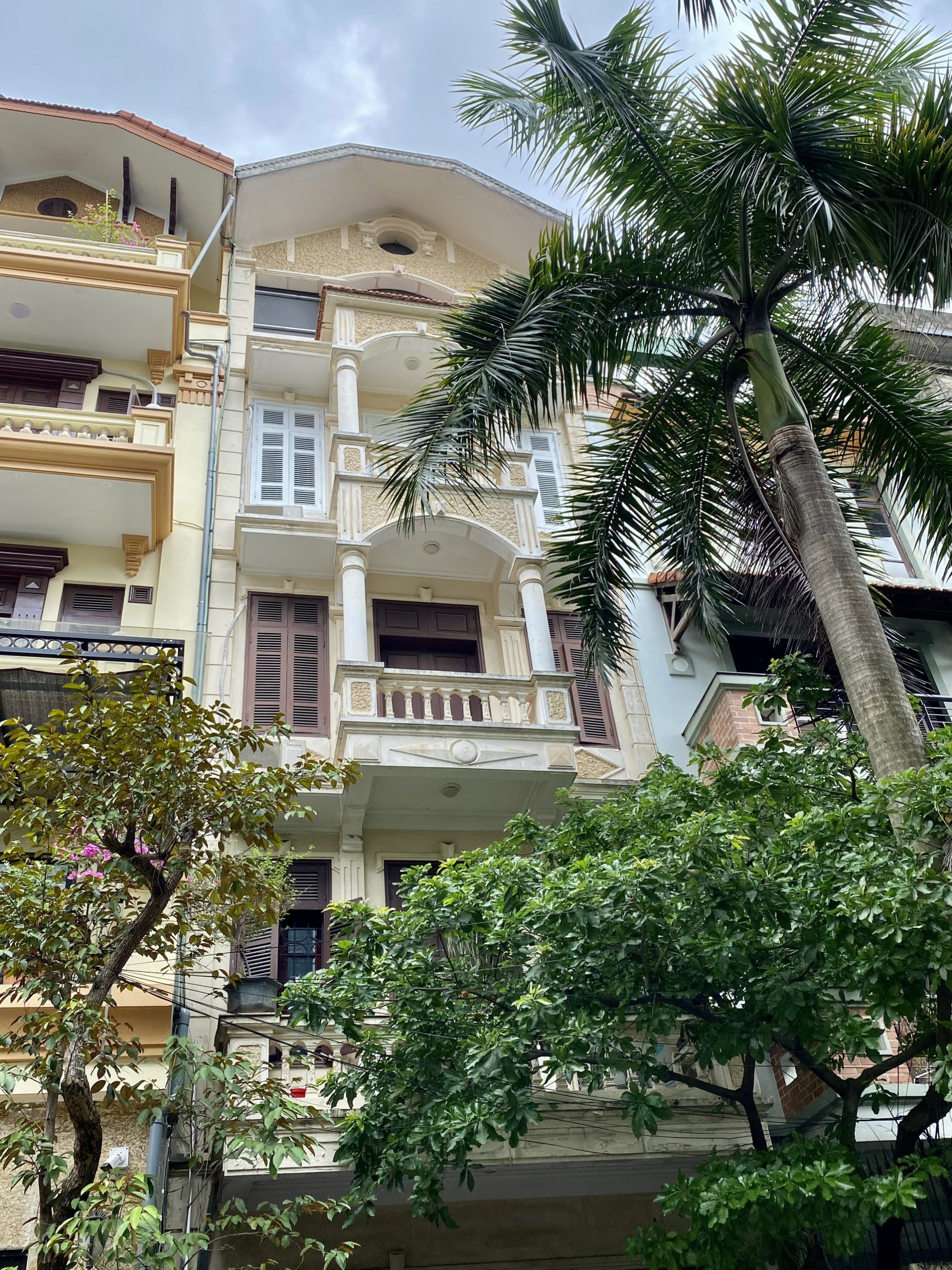 Bán Gấp Nhà Ngõ 193 Trung Kính, 6 tầng, thang máy, Phân lô, Vỉa hè, Ô tô tránh - Cách Phố 50M.