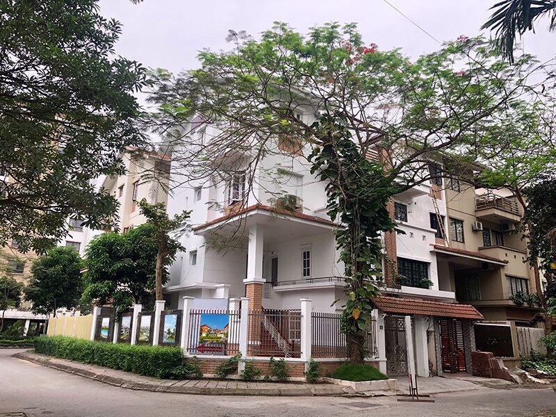 Chính chủ cần bán gấp căn biệt thự hai mặt thoáng nằm tại trung tâm khu đô thị Đặng Xá, Gia Lâm