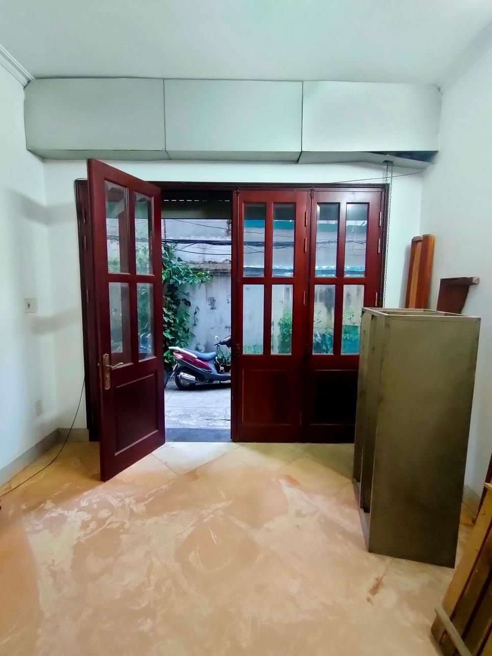 Bán Nhà Ngọc Lâm oto đỗ cửa 75 m - 5 Tầng Gía 9,5 tỷnhà gần phố, sầm uất, oto đỗ cửa