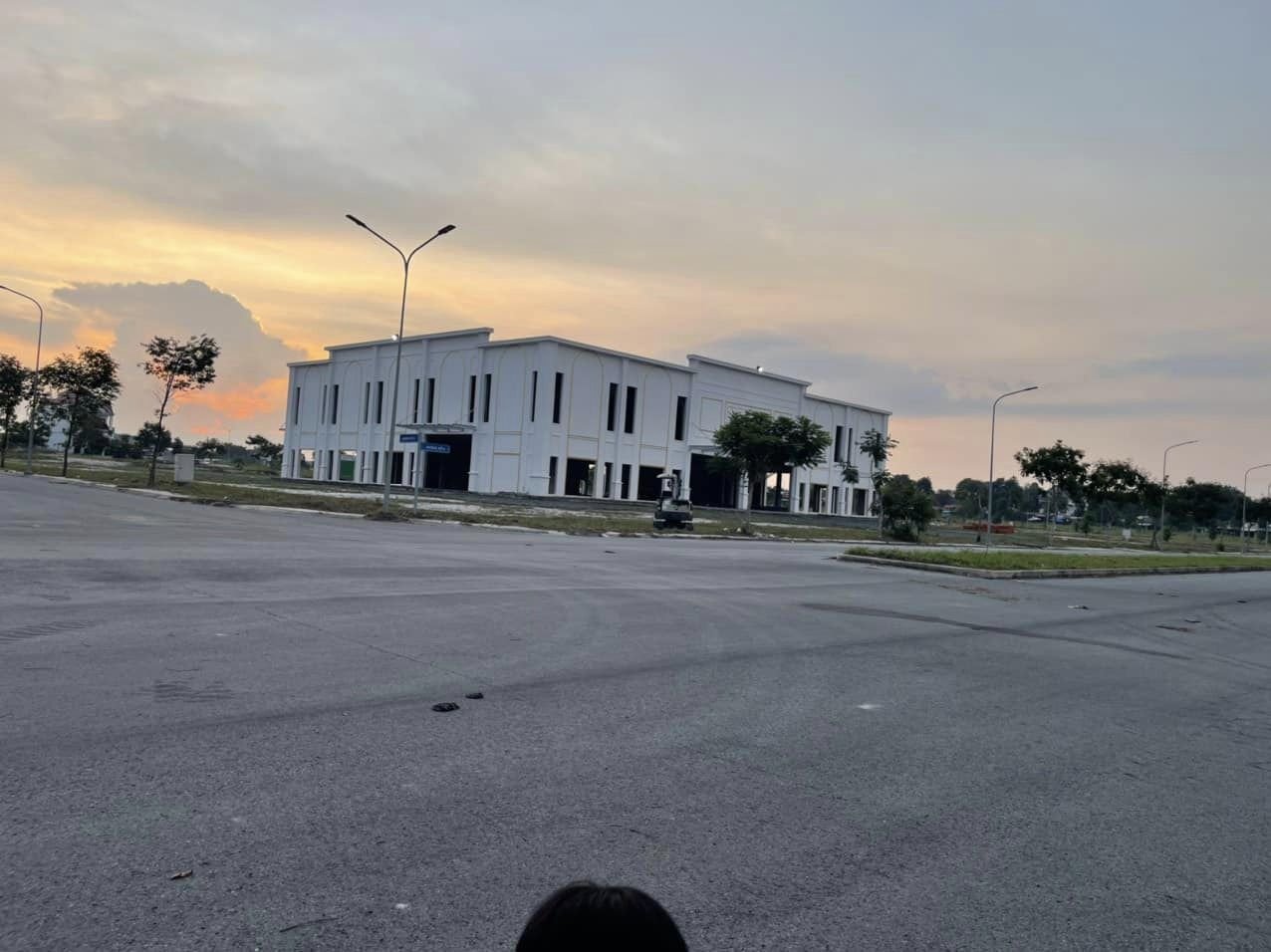 Bán 150m2 trục chính KDC Đại Nam, đường rộng 64m, thuận tiện kinh doanh buôn bán.