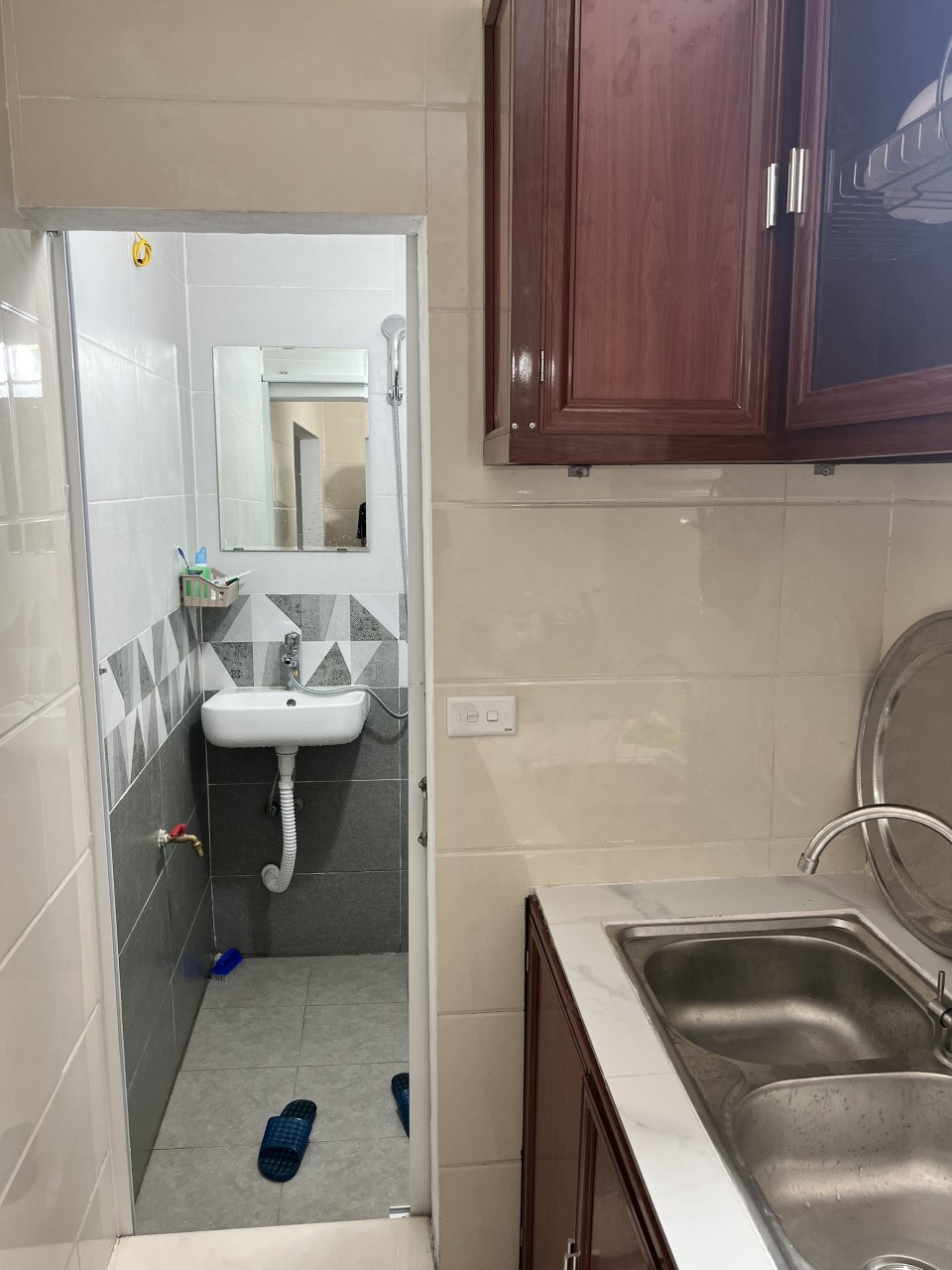 Chuyển nơi khác rộng hơn gia chủ cần nhượng lại 30m2 tặng nhà 1.5 tầng trong ngõ 102 Vũ Xuân Thiều, Sài Đồng