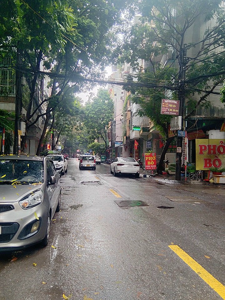 Bán nhà mặt phố Phạm Thận Duật, Mai Dịch. DT 50m2 x 5t, MT 5m phù hợp kinh doanh, làm văn phòng...