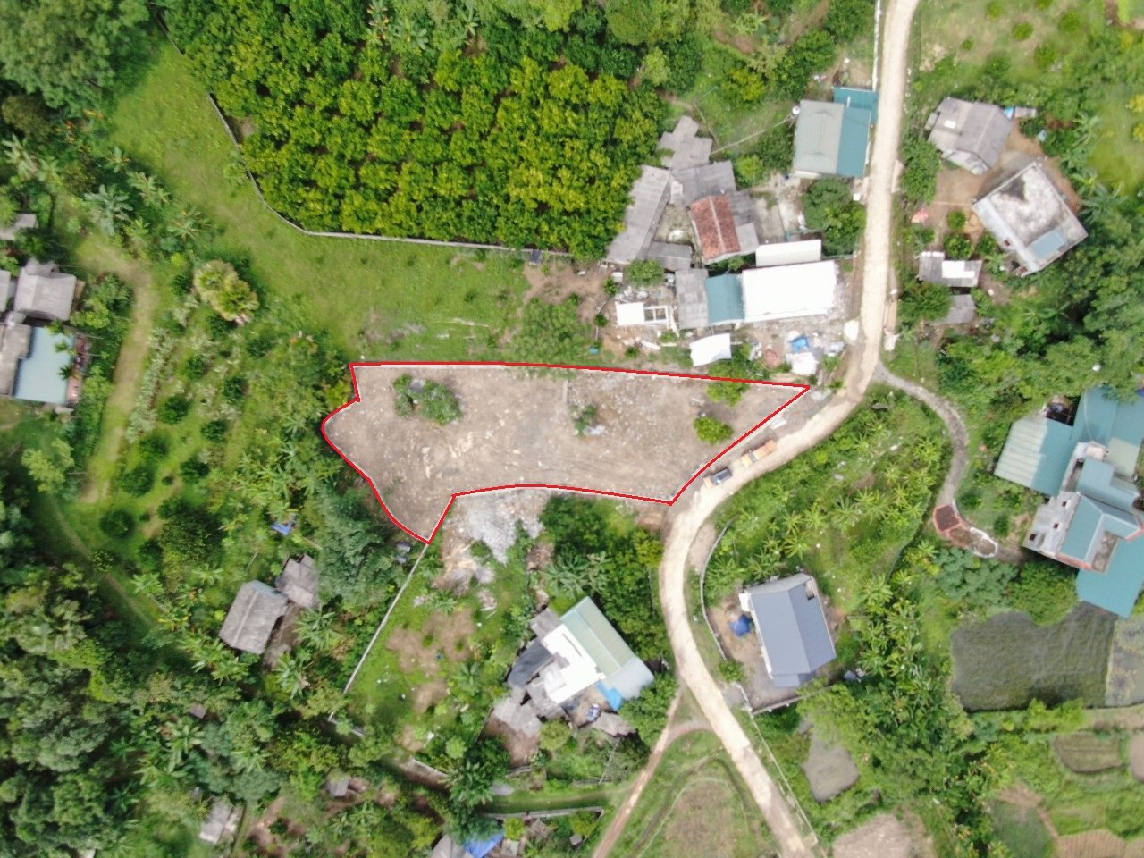 1000m2 đất tại khu xóm Khì, thị trấn Mãn Đức, Tân Lạc ( 200m2 đất ở đô thị)