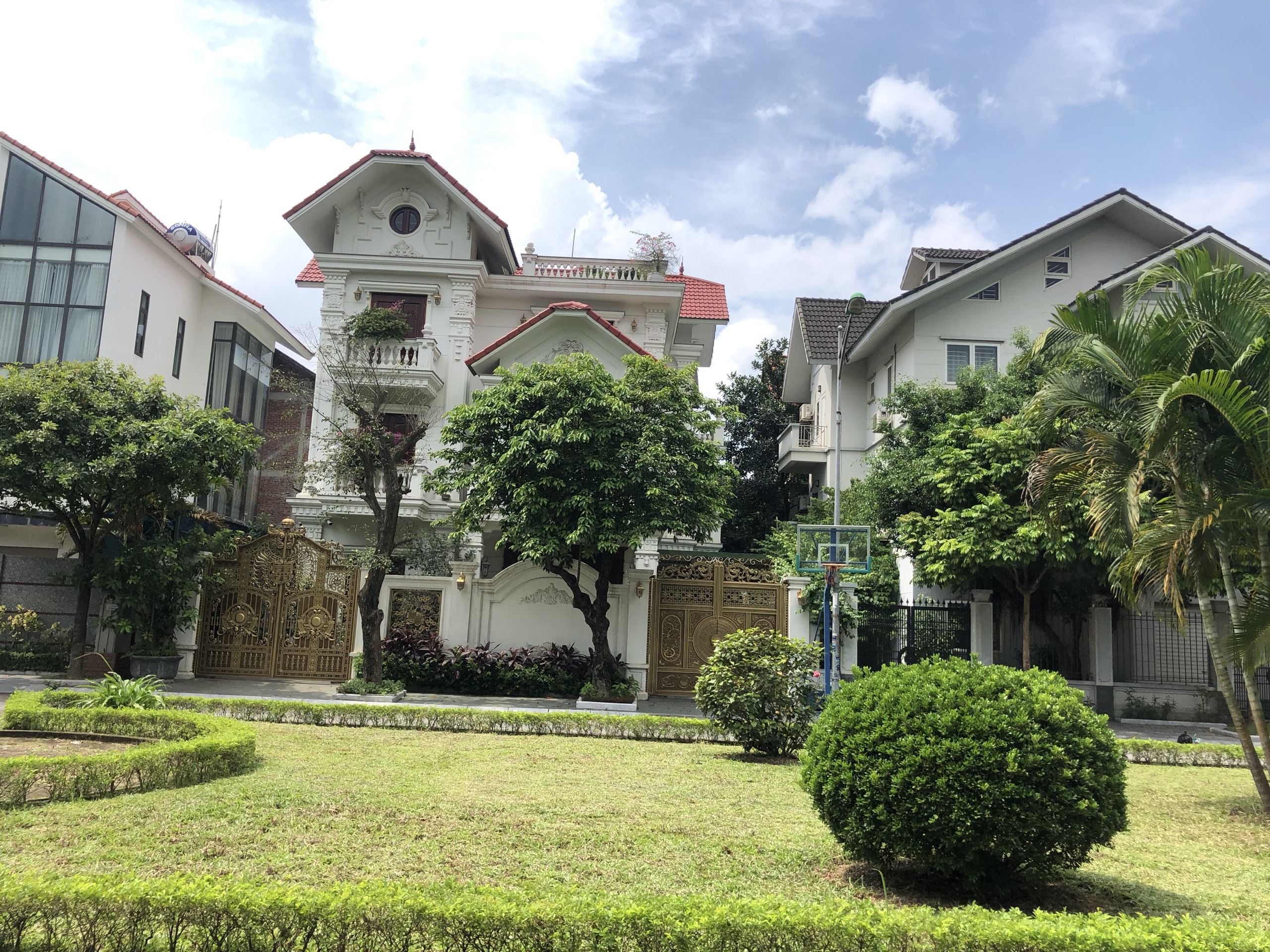 Cần bán gấp căn biệt thự 244m khu đô thị Việt Hưng, Long Biên: