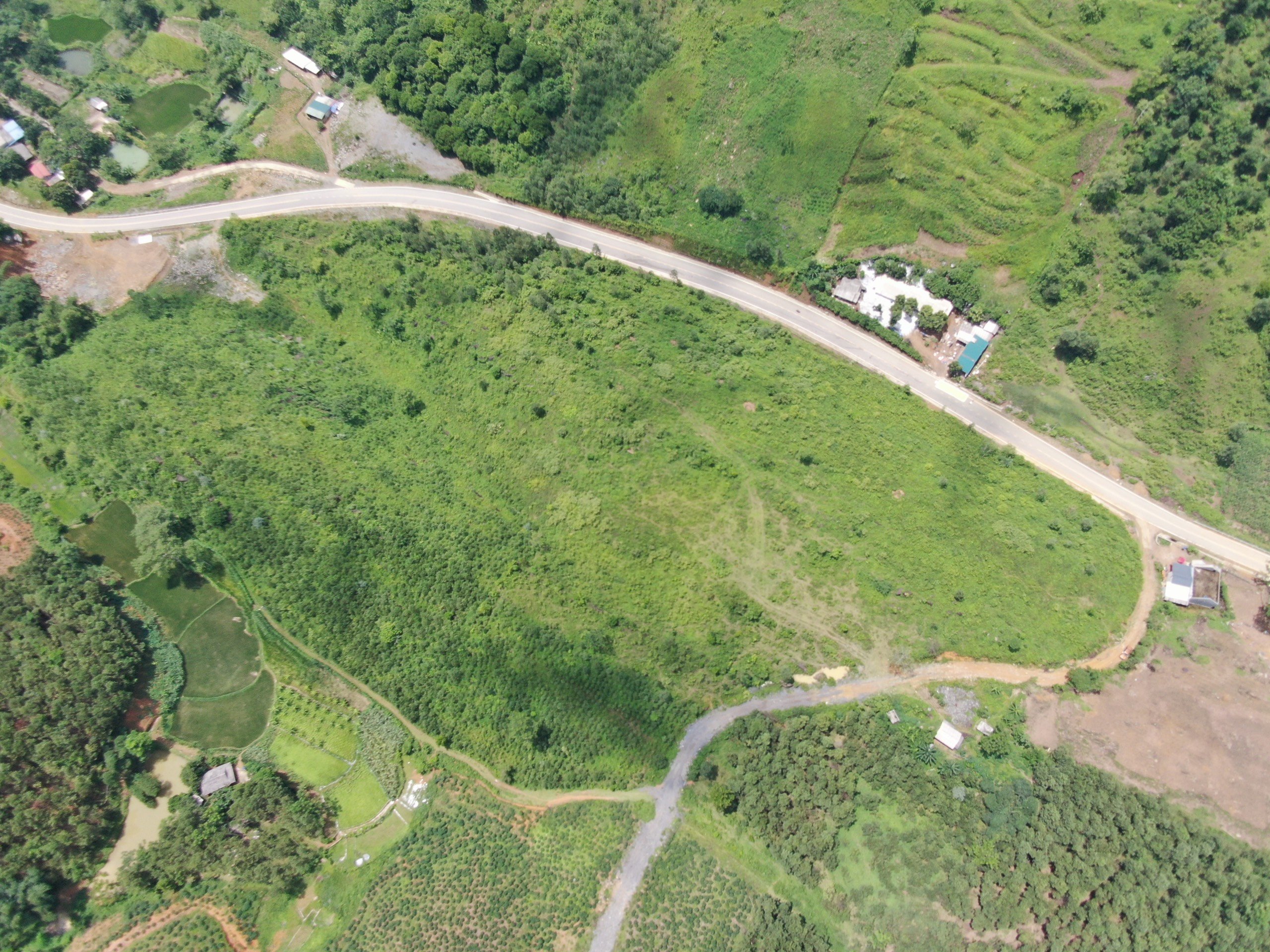 Bán đất rừng sản xuất 3,4 ha tại Yên Thuỷ Với diện tích lên tới 3,4 ha rừng sản xuất tại Yên Thuỷ Đi vào