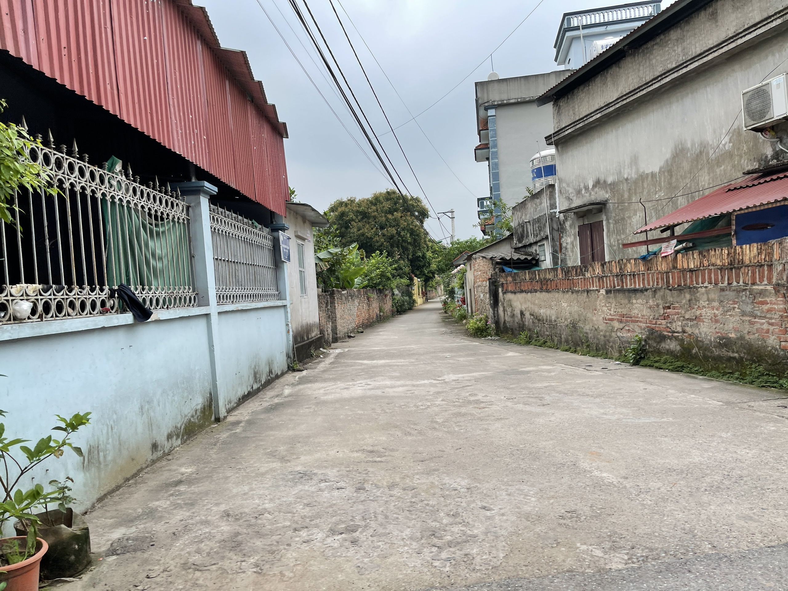 Chính chủ bán 36,2m2 đất nằm giữa xóm 8 Đông Dư. Đường ô tô 7 chỗ chạy tới