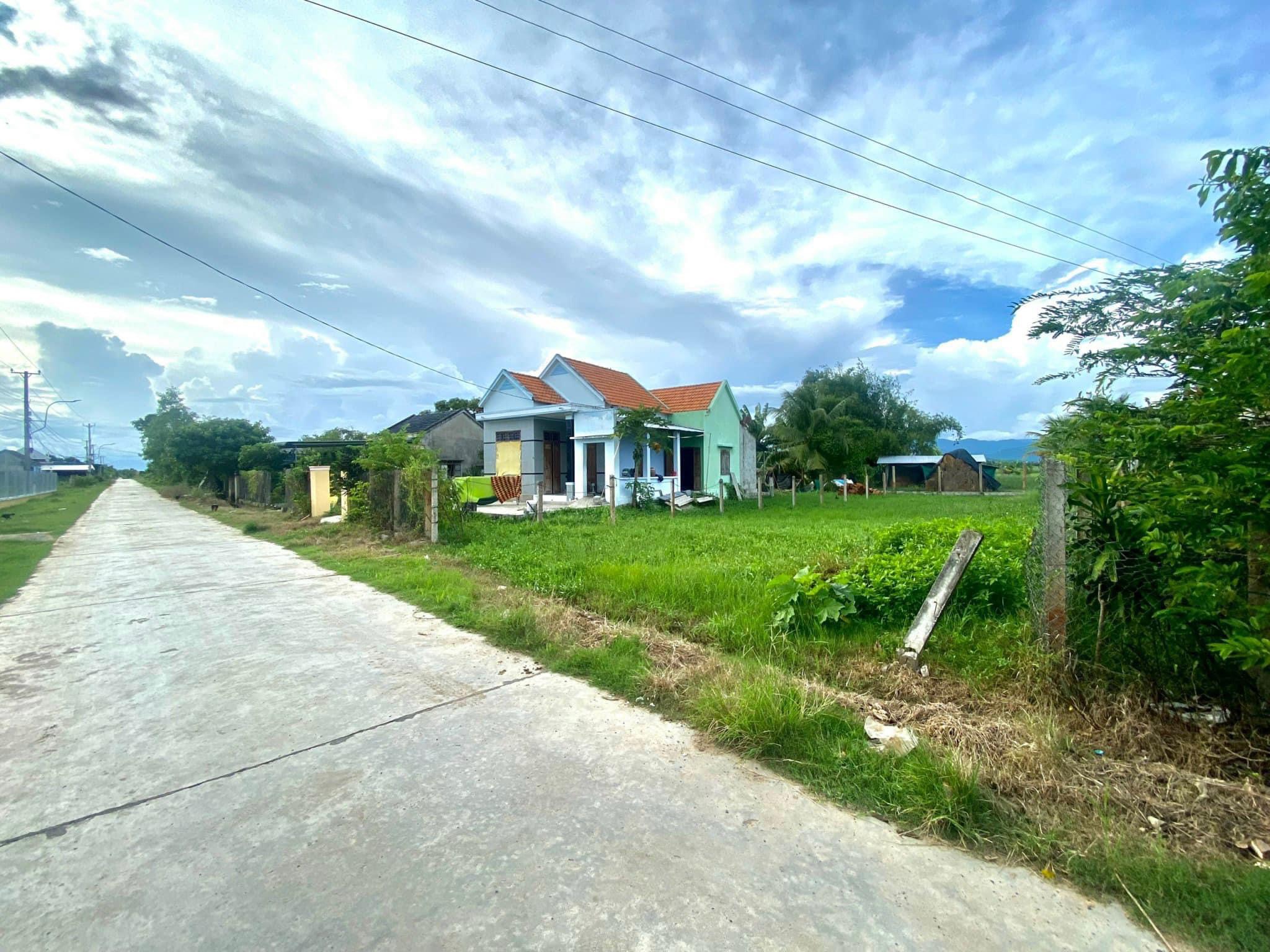 Bán gấp đất thổ cư Ninh Điền, Ninh Thọ ngang 10m, đường QH 20m có thể tách được 2 lô