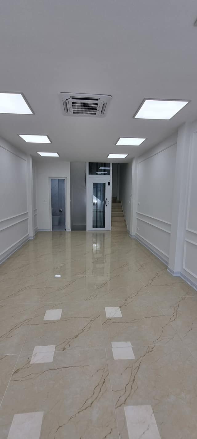 Bán nhà mặt Đ.Trần Quốc Hoàn.6 Tầng x 4PN.Thang máy.Bàn giao đầy đủ nội thất