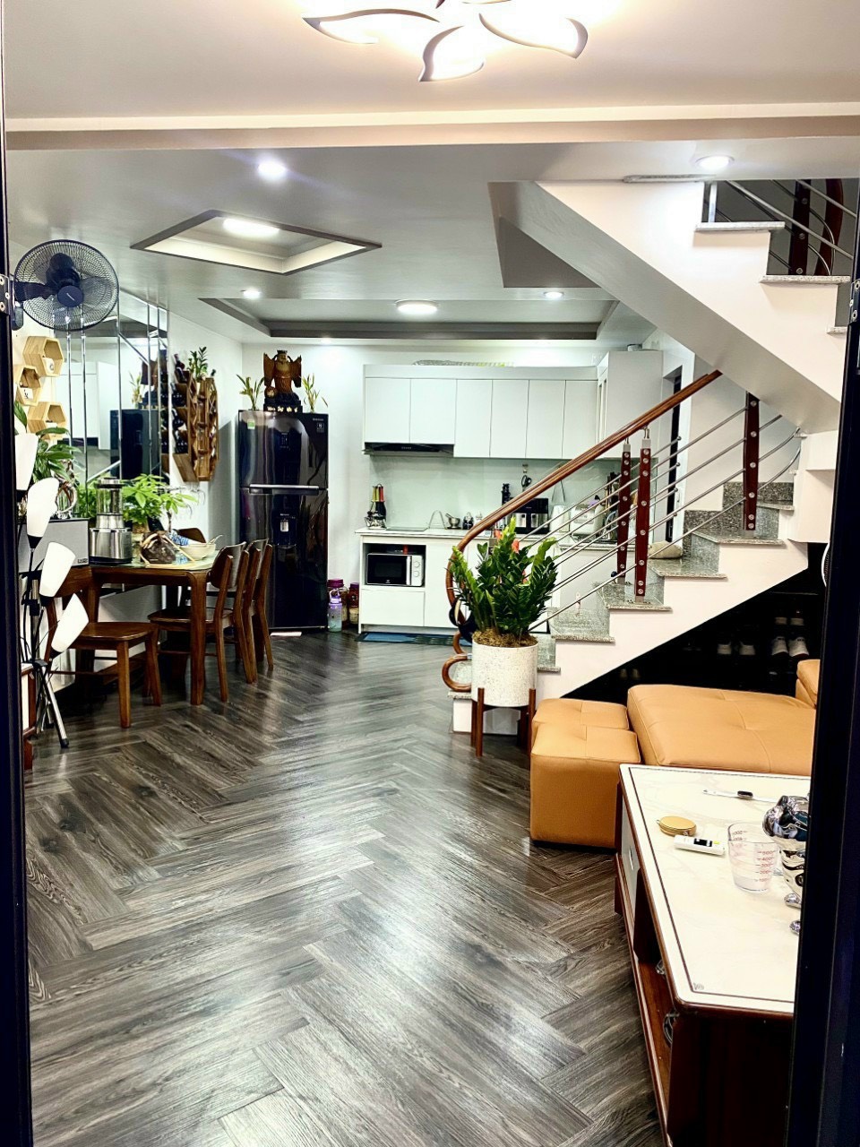 Nhà đẹp 3 tầng với dt 44m trong ngõ Chu văn An, nhà thiết kế hiện đại, nội thất sang trọng, cao cấp.