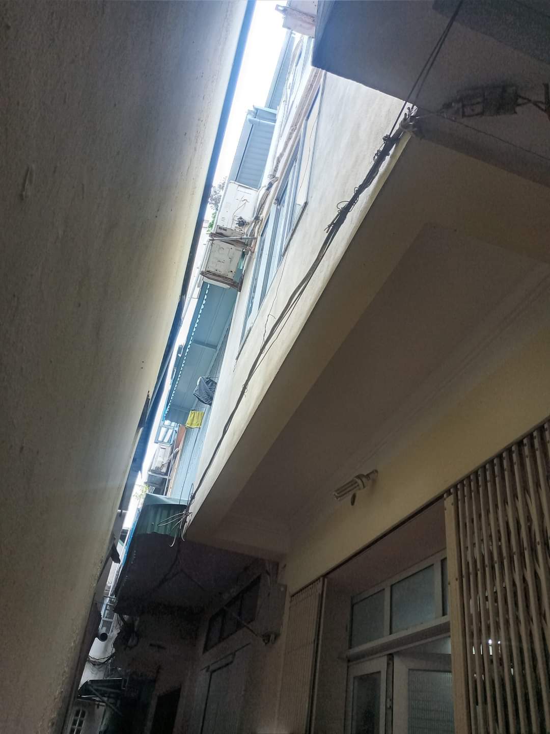 HOÀNG MAI - NGÕ 141 NAM DƯ - NHÀ ĐẸP GẦN PHỐ - Ở NGAY 26M2 TỪ TẦNG 2 LÀ 30M2 - 4,5 TẦNG -