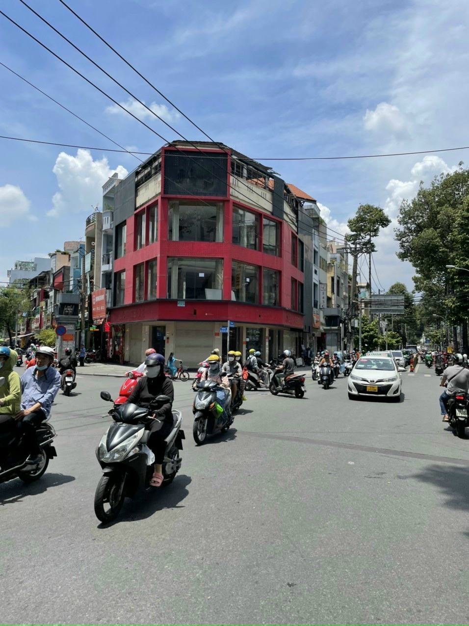 Bán nhà Lô Góc 2 Mặt Tiền đường 3/2, Phường 6, Quận 11. 8x16m, 3 tầng