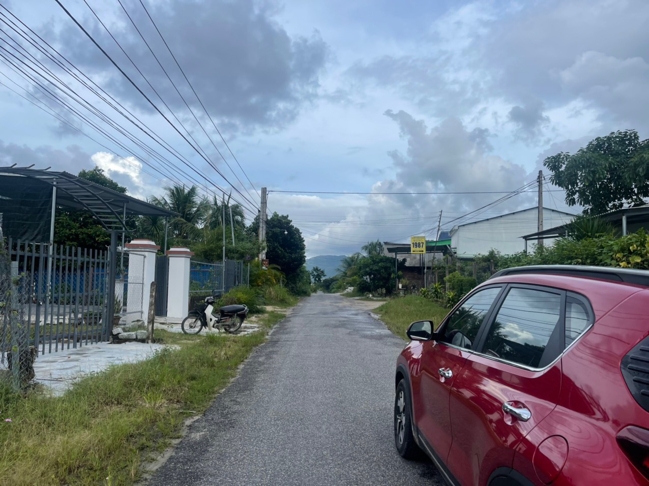 CẦN BÁN Nhà vườn tại Suối Tiên - Diên Khánh ngang 15m, đường nhựa liên xã quy hoạch rộng 20m.