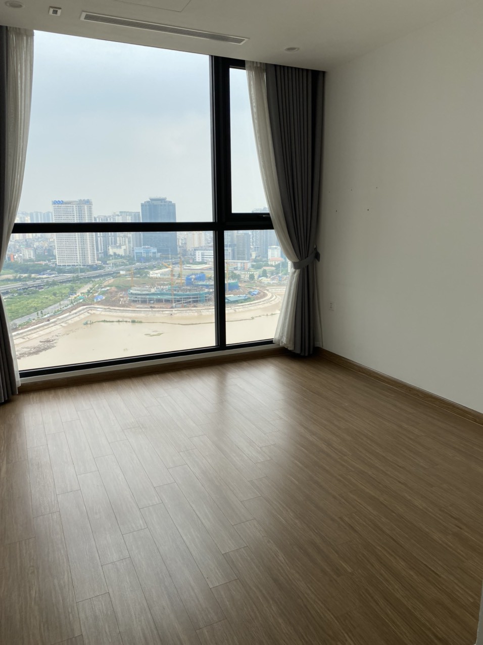 bán gấp CCCC Tòa S3 Vinhomes Skylake, 3 ngủ 2 WC, 96m2, nội thất cơ bản