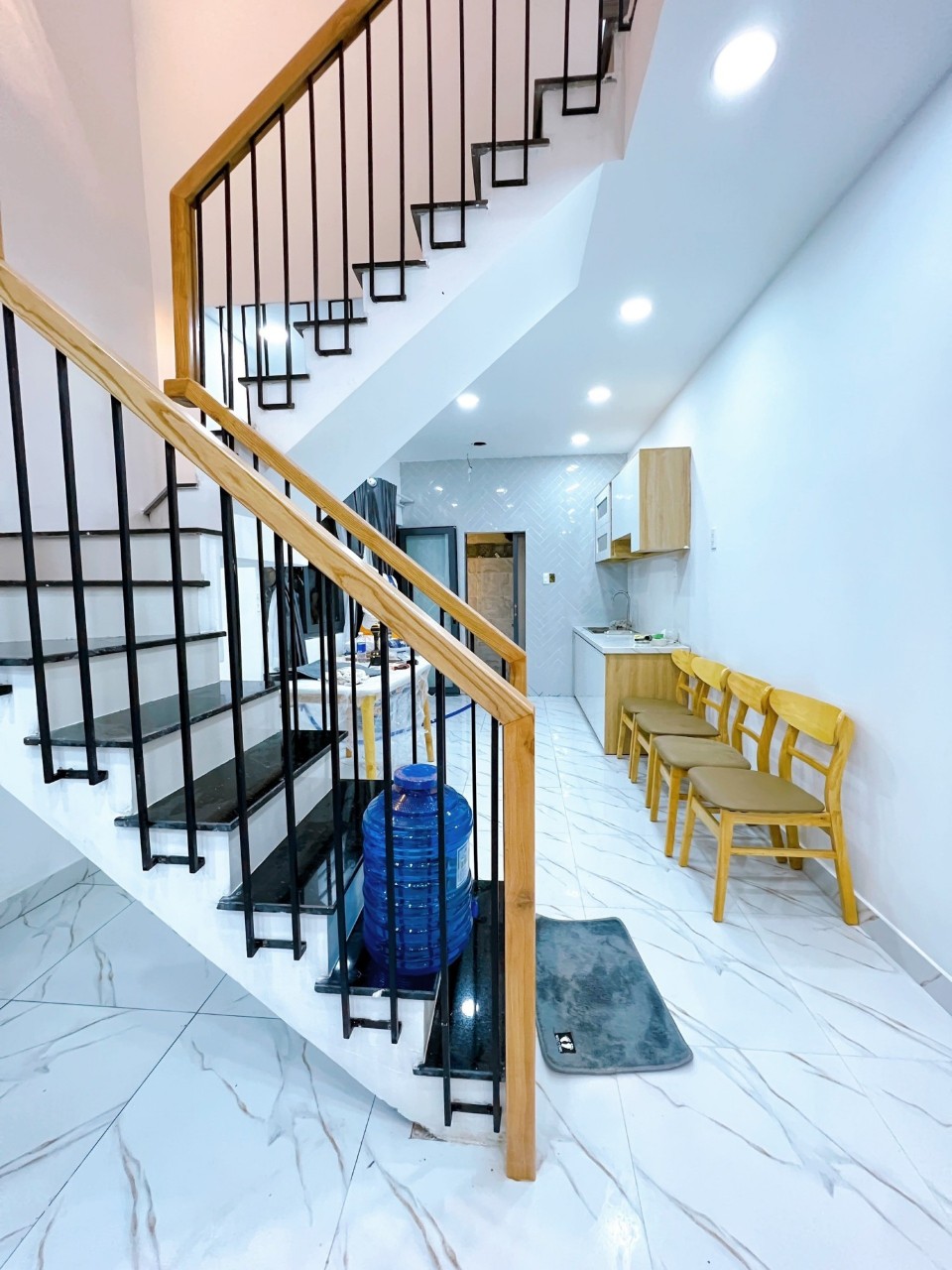 Gấp bán Nhà Lê Văn Sỹ PN - 2 tầng - Mới Tinh - Tặng Full Nội Thất - Sát Hẻm xe Hơi - CHỉ Nhỉnh 4 tỷ