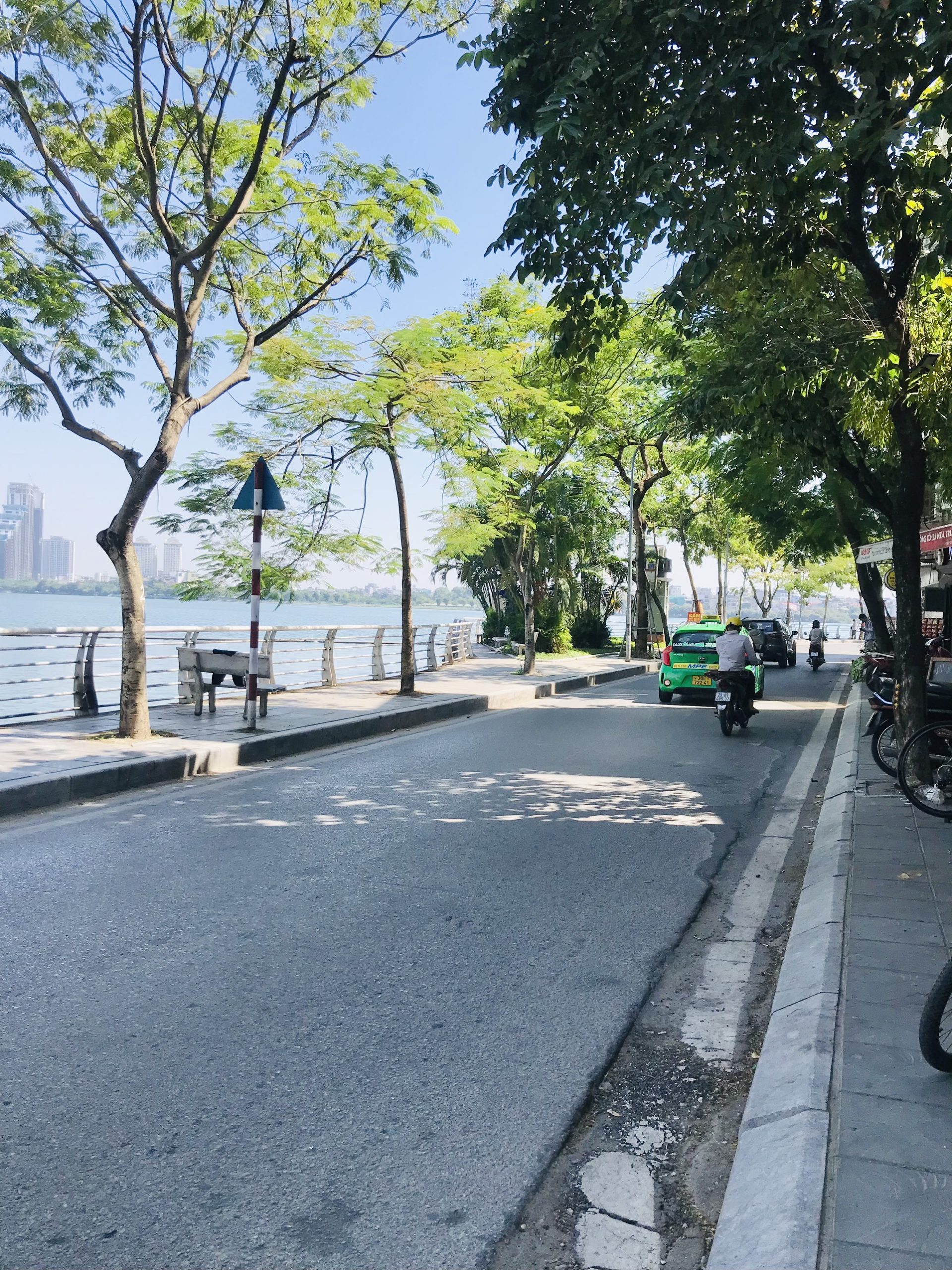 Bán nhà Trích Sài ven Hồ Tây, Ô Tô đỗ cửa chỉ 9 tỷ 74m2, Kinh doanh, Homestay