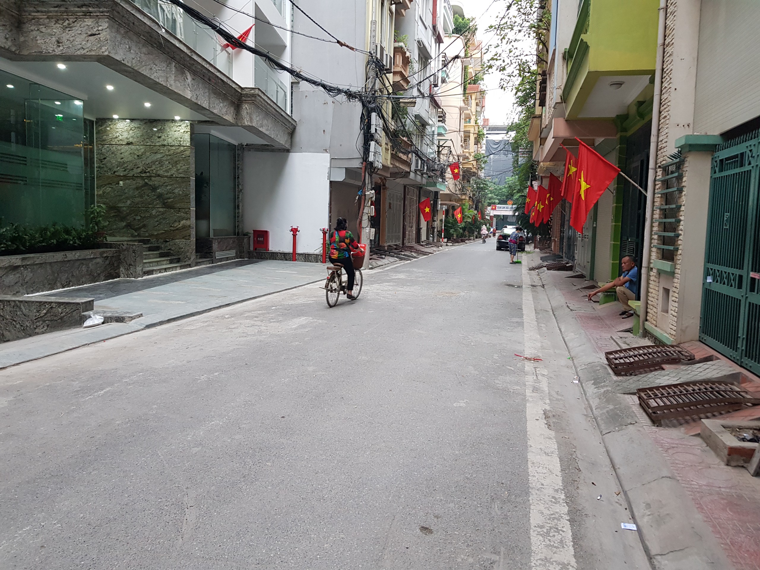 Chính chủ bồ đội nghỉ hưu bán nhà ngõ 172 Lạc Long Quân , Tây Hồ 55m 5 tầng 13 tỷ