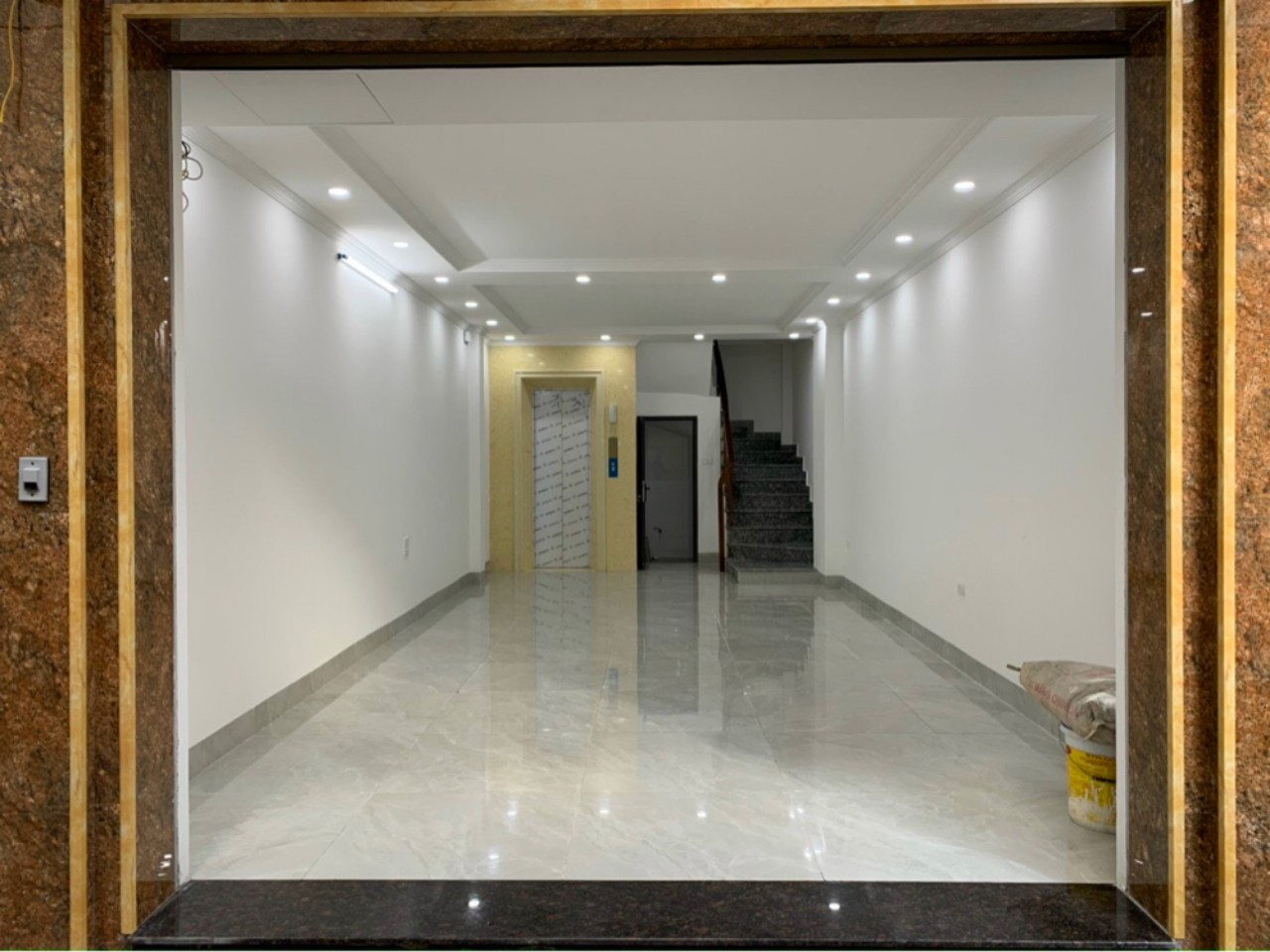 Nhà mới đẹp 6 tầng Thang Máy ở ngay, gần ô tô tại đường Lê Văn Lương, Q. Cầu Giấy