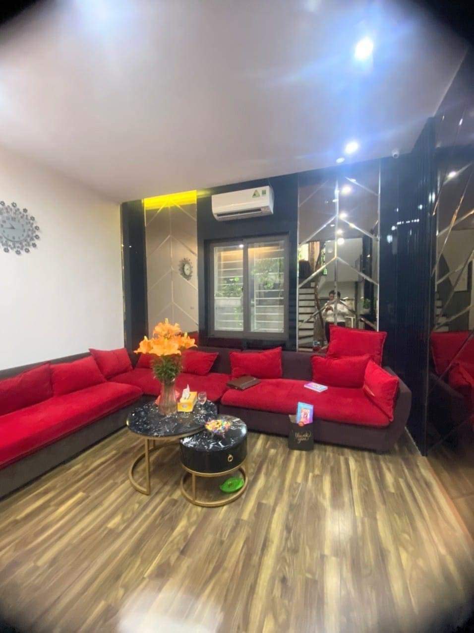 Nhà đẹp ở ngay gara ô tô, kinh doanh tại đường Nguyễn Chí Thanh, Đống Đa, Hà Nội