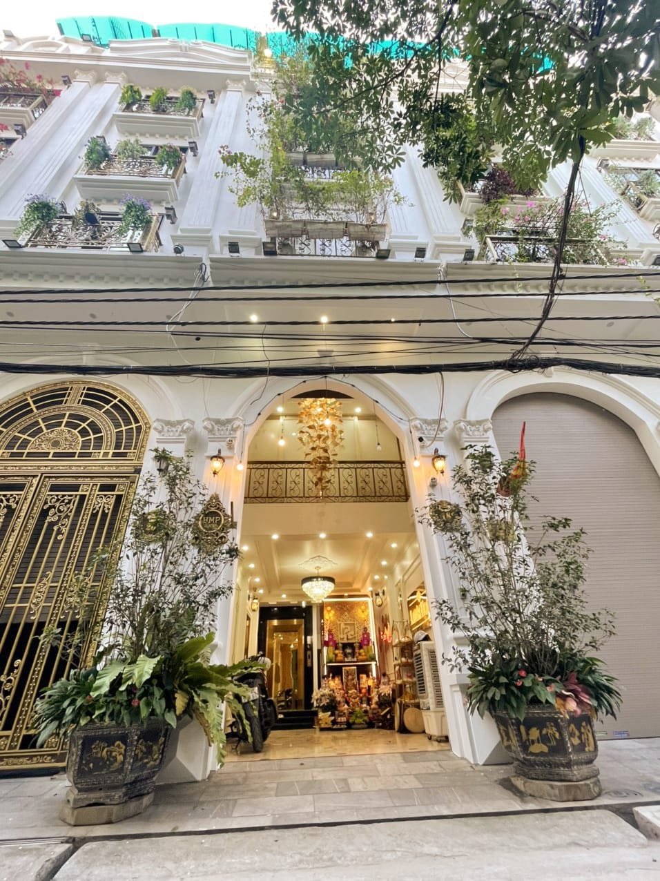 Bán nhà Q,Hoàng Mai. 8T x 6PN. Mặt tiền kinh doanh_ô tô vào tận nhà