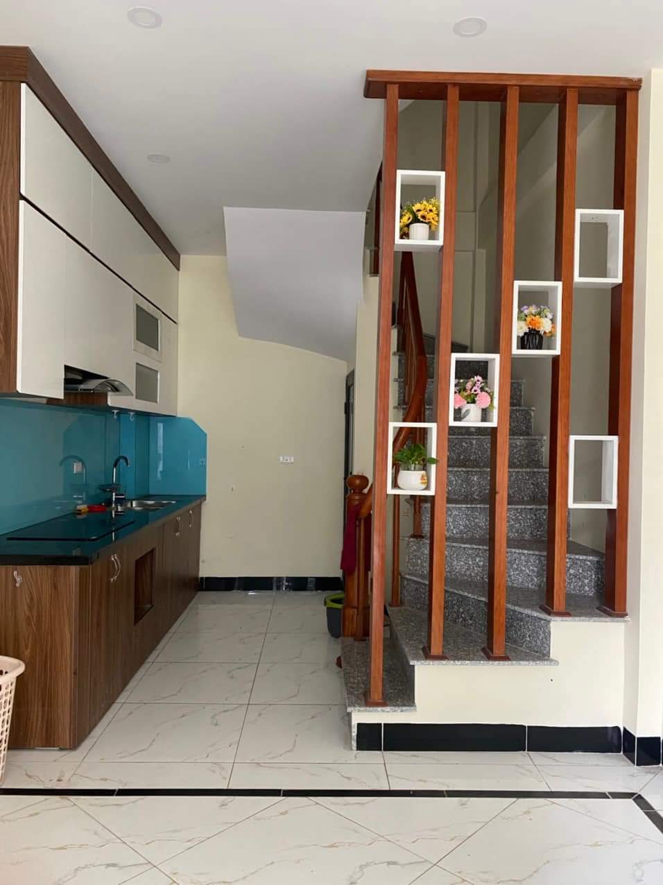 LIÊN MẠC LÔ GÓC - Ô TÔ ĐỖ CỬA - TẶNG LẠI NỘI THẤT - GIAO THÔNG THUẬN LỢI - TIỆN ÍCH NGẬP TRÀN - KHU VỰC ĐANG PHÁT TRIỂN