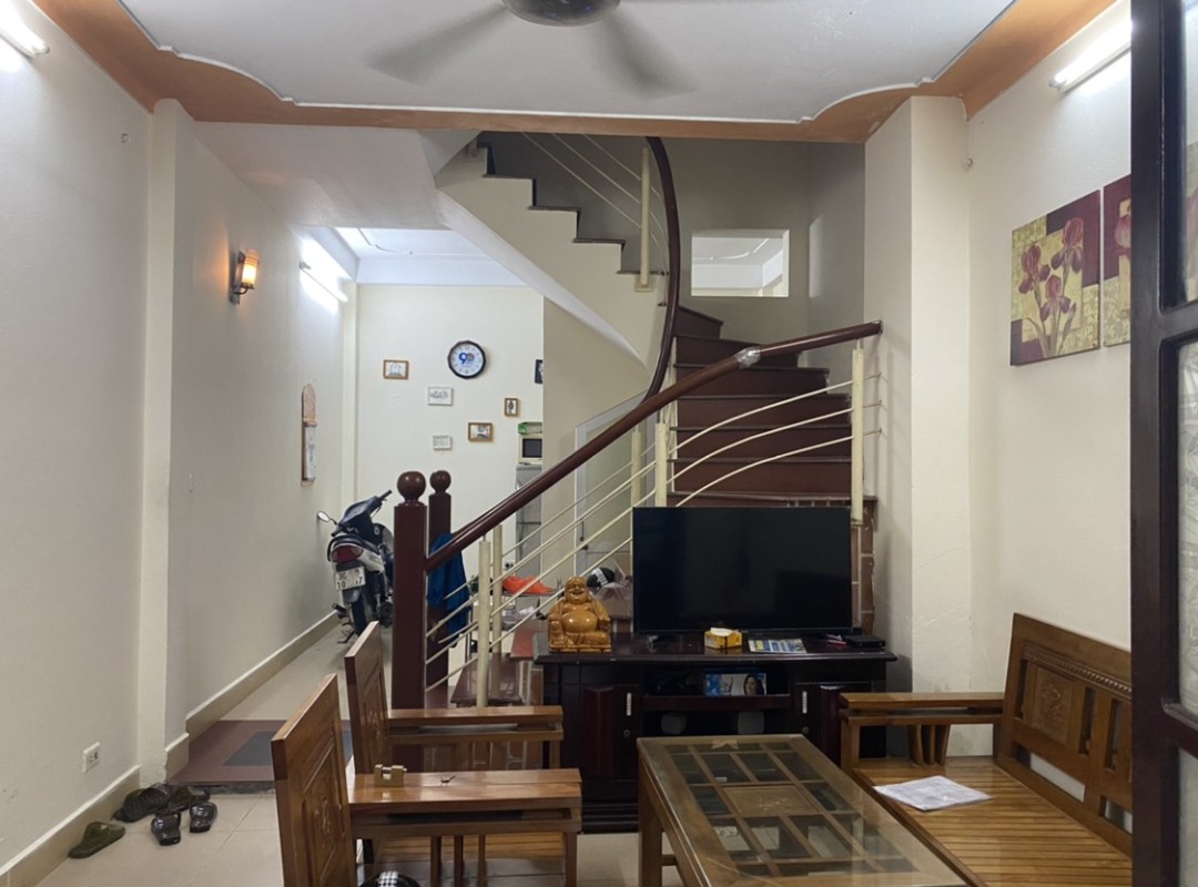 Bán gấp nhà phố Vạn Phúc, gần phố, tặng nội thất 32m2, 5 tầng, chỉ 3.5 tỷ.