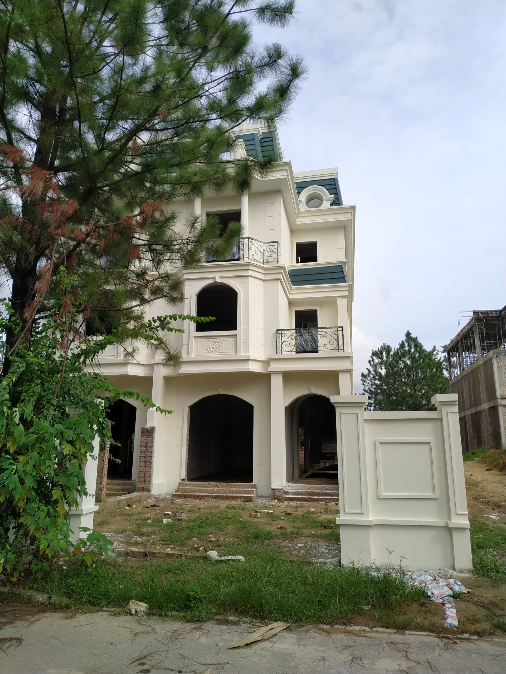 Bán căn biệt thự song lập, gần vườn cây xanh, giá chỉ 12.5 tỷ tại the Phoenix Garden