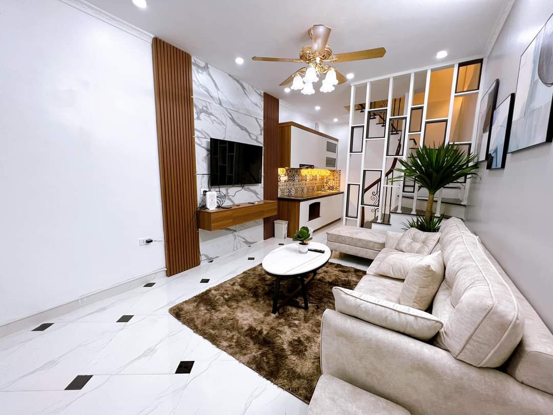 NHÀ ĐẸP SÁT VƯỜN HOA TRẦN QUANG DIỆU - LÔ GÓC 3 THOÁNG - TẶNG FULL NỘI THẤT - HIẾM TRUNG TÂM ĐỐNG ĐA