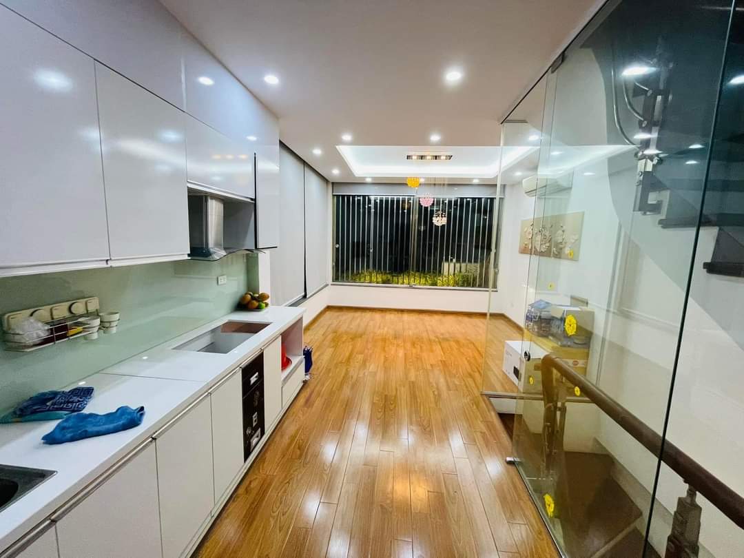 BÁN NHÀ PHỐ TRẦN QUỐC HOÀN DỊCH VỌNG CẦU GIẤY, Ô TÔ VÀO NHÀ, KINH DOANH SẦM UẤT, CẦN TIỀN BÁN GẤP