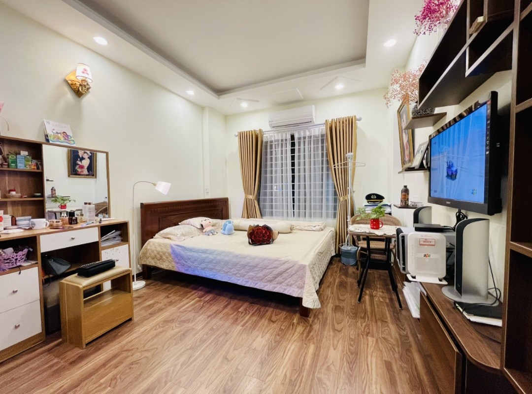 Cực hiếm! nhà Lê Hồng Phong, 35m² x 4.5 tầng, ngõ ba gác, 50m ôtô dừng đỗ. Giá bán 3.4 tỷ