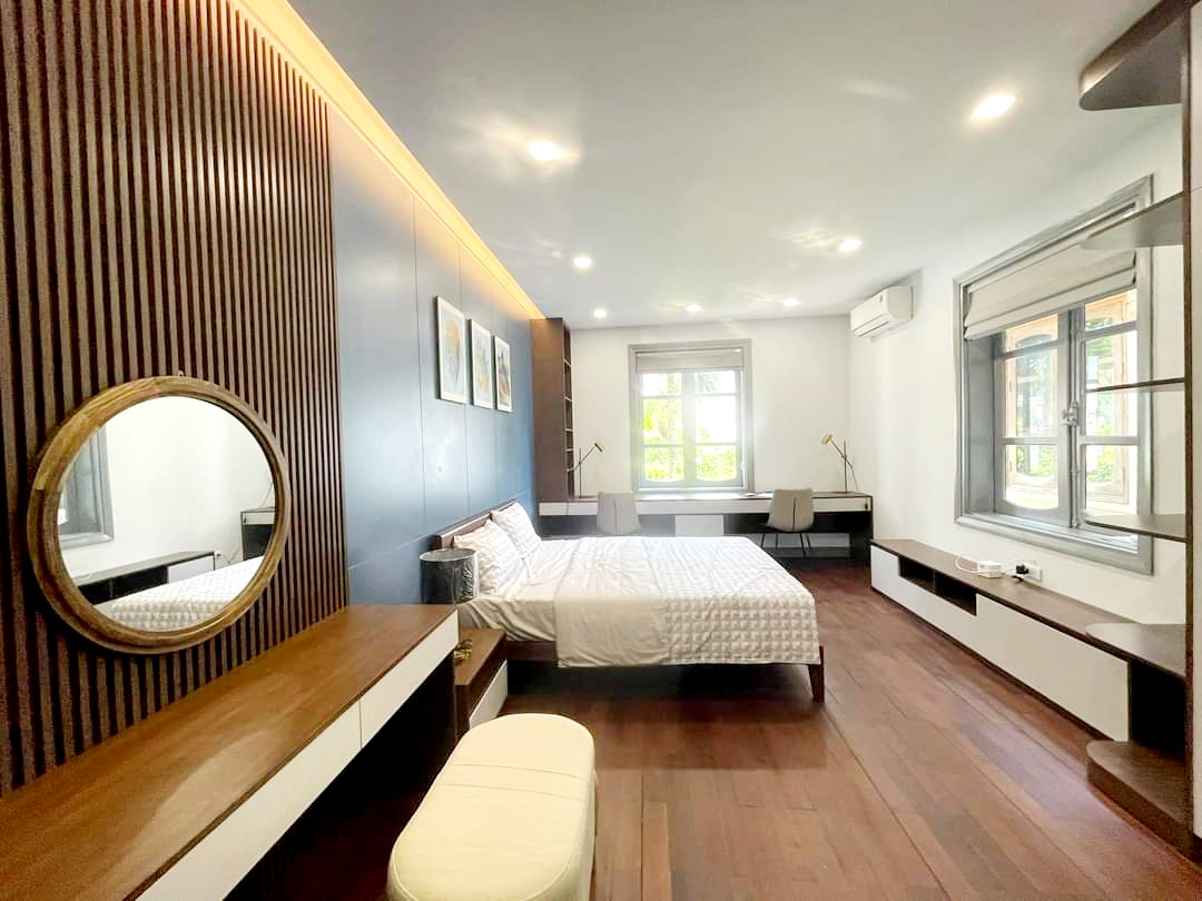 Siêu biệt thự Tây Hồ-phố Tô Ngọc Vân-hàng xóm hoa hậu Mai Phương Thuý-gara chứa 3 ô tô - 130m2 - 5 tầng -35 tỷ