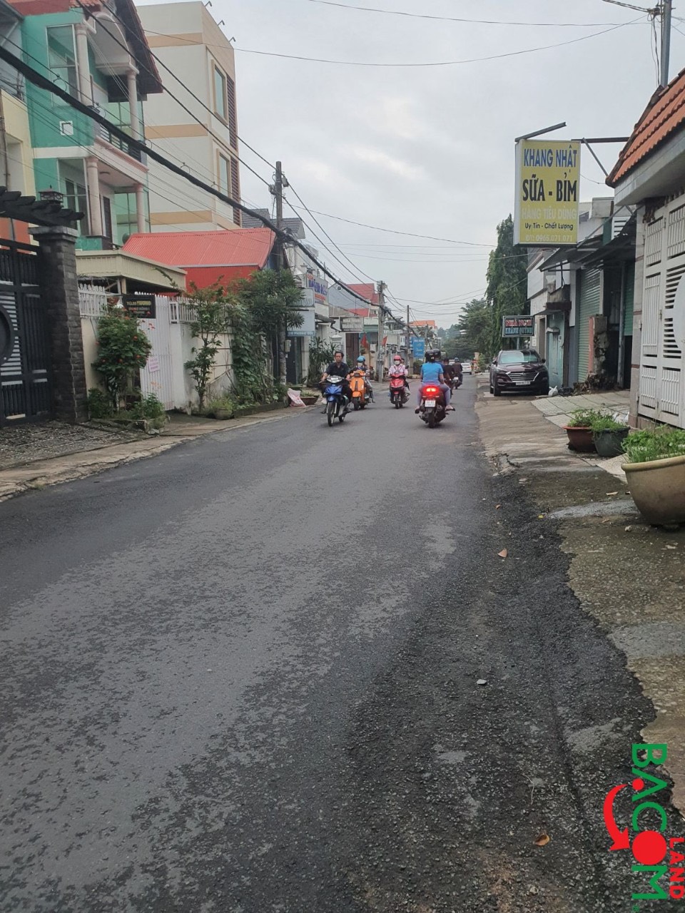 Bán nhà SHR thổ cư đường 2 ô tô gần trường Trấn biên tam hiệp chỉ 4ty6